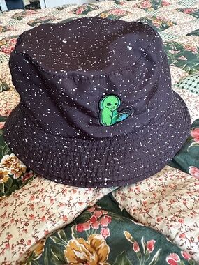 A—Ripndip Black Speckle Bucket Hat with Green Alien Patch